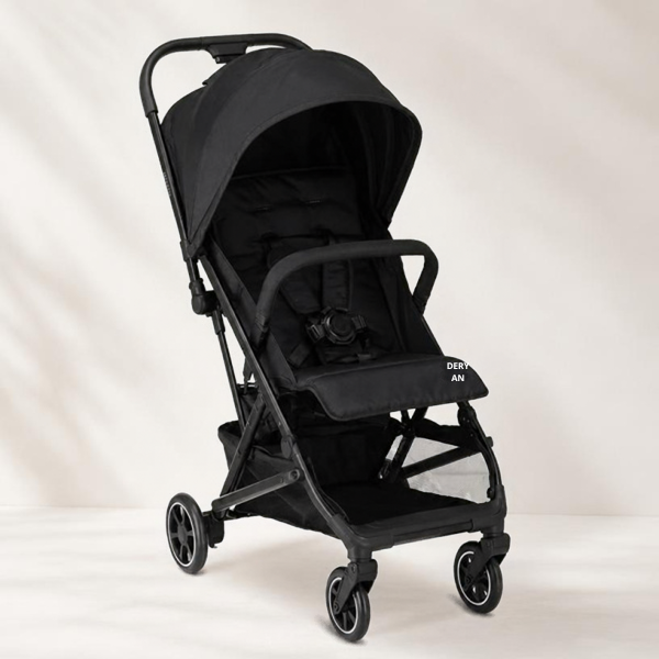 Compacte zwarte kinderwagen met verstelbare zonnekap